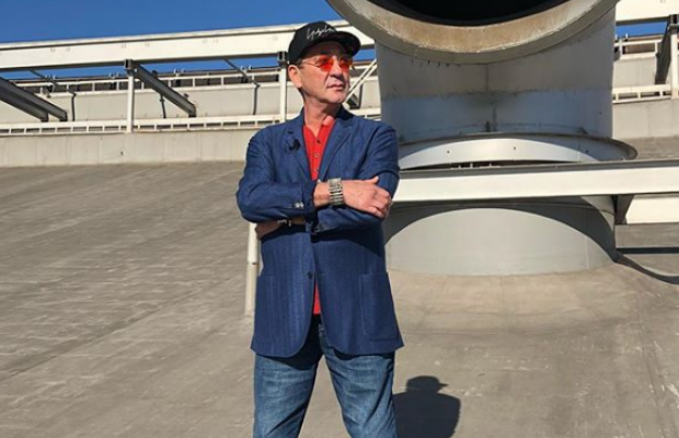 Любимый певец Путина ударил журналистку во время интервью