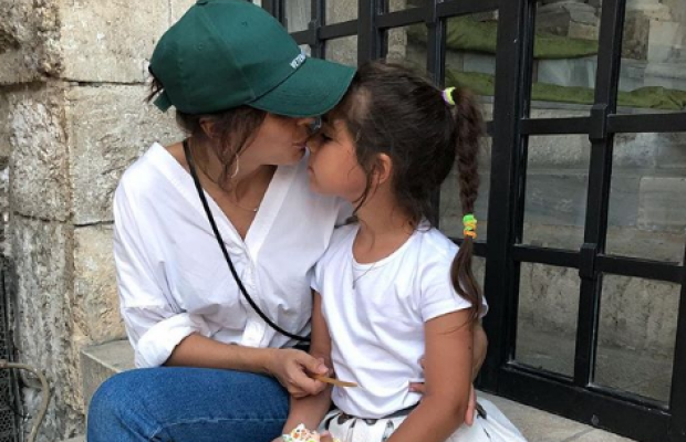 Улетела с дочкой: Ани Лорак нарушила молчание после новости об измене мужа