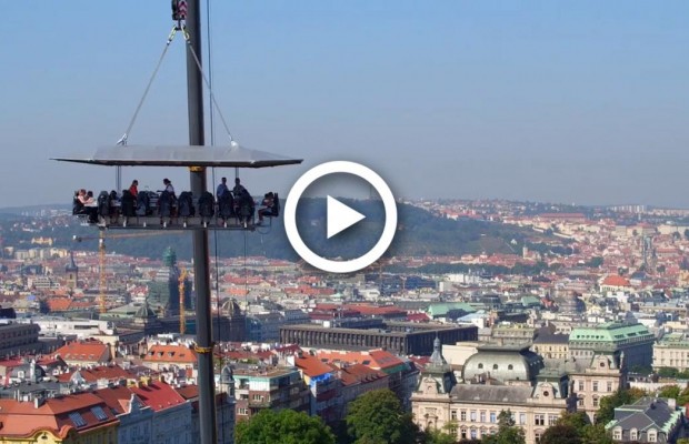 От ужина в небе до завтрака с жирафами: топ-5 необычных ресторанов мира (видео)