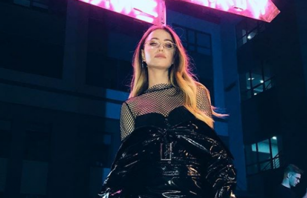 В коже и сетке: Надя Дорофеева удивила поклонников необычным образом