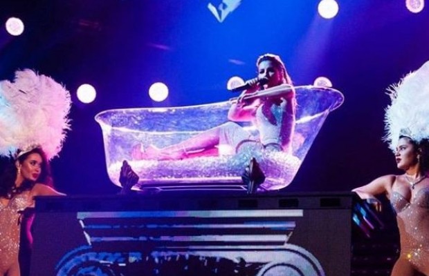 Ани Лорак впервые после измены мужа выступила с концертом: "зажигала" перед российской публикой (видео)