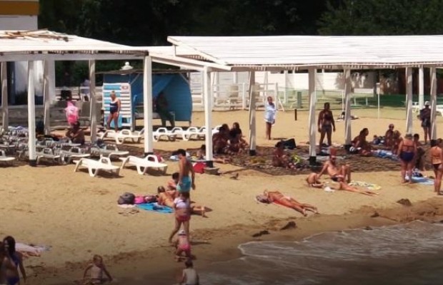 "В Египте за такие деньги нас вылизывают": журналисты показали, кто отдыхает в Крыму (видео)