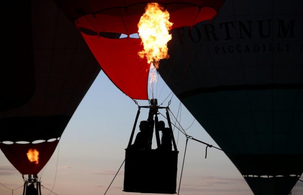 Экстремалы выходят с карантина: как возобновляют полеты воздушных шаров и прыжки с парашютом (видео)