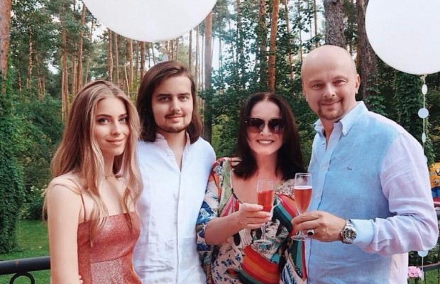 В кругу родных и близких: София Ротару поделилась в Instagram семейными снимками (фото)