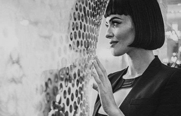 "Высота, которая заводит": Даша Астафьева засунула руку в нижнее белье для рекламы новых туфель (фото)