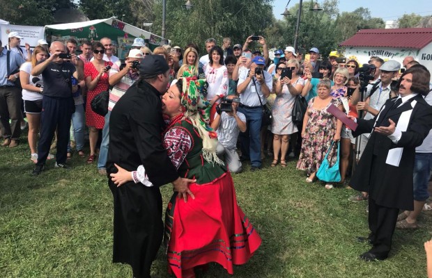 В Полтавской области открылась легендарная Сорочинская ярмарка (фоторепортаж, видео)
