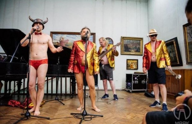 "Красные трусы": в Одессе разразился скандал из-за выступления эпатажной группы в музее (фото, видео)