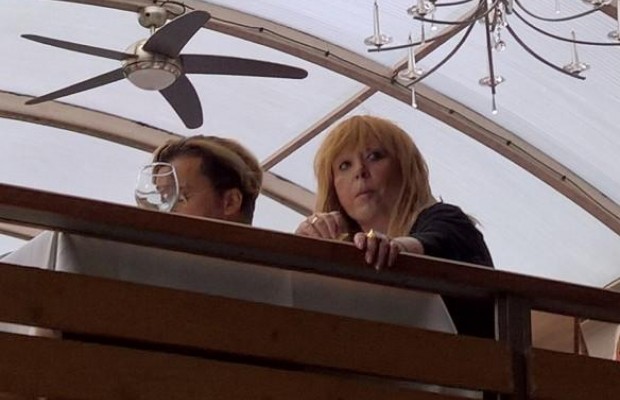 Сумна Алла: шанувальники "зловили" Пугачову без макіяжу під час вечері з Галкіним (фото)