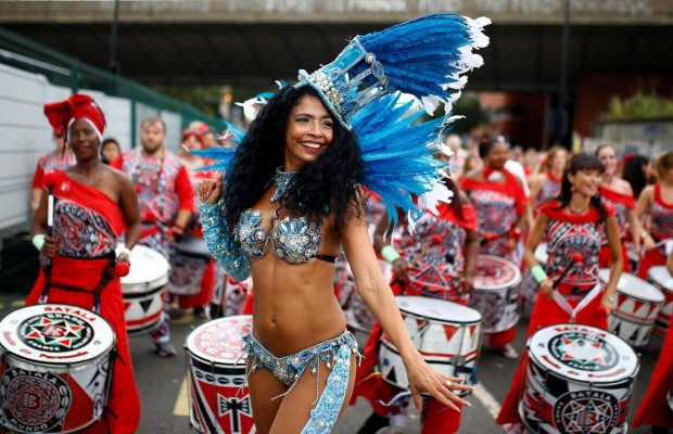 Лондонський Ноттінг-Хілл захопив запальний карнавальний дух (фоторепортаж)