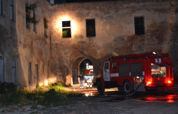 Пожар на Ривненщине едва не разрушил Клеванский замок 15 века (видео)