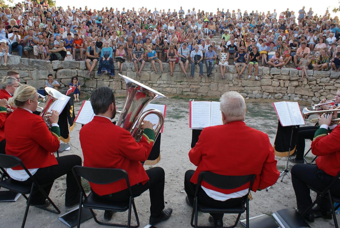 The band is playing in Khersones / Photo from symphonicbrasswales.com The band is playing in Khersones / Photo from symphonicbrasswales.com