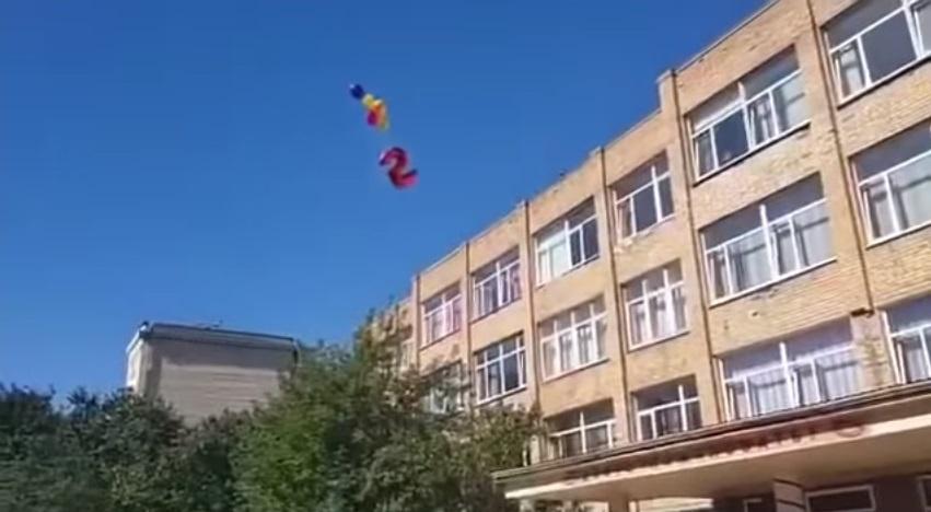 Кульмінацією свята мав стати запуск в небо надувний п'ятірки / скріншот Кульмінацією свята мав стати запуск в небо надувний п'ятірки / скріншот