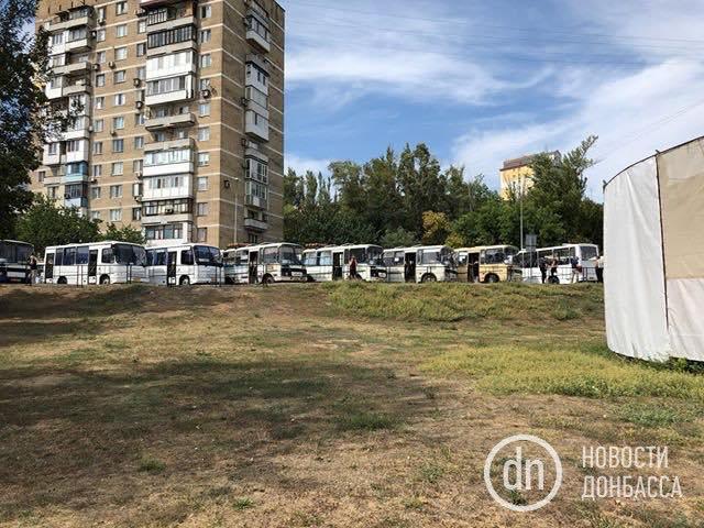 Багато хто обговорює масовку на похороні Захарченка / фото Новости Донбасса Багато хто обговорює масовку на похороні Захарченка / фото Новости Донбасса