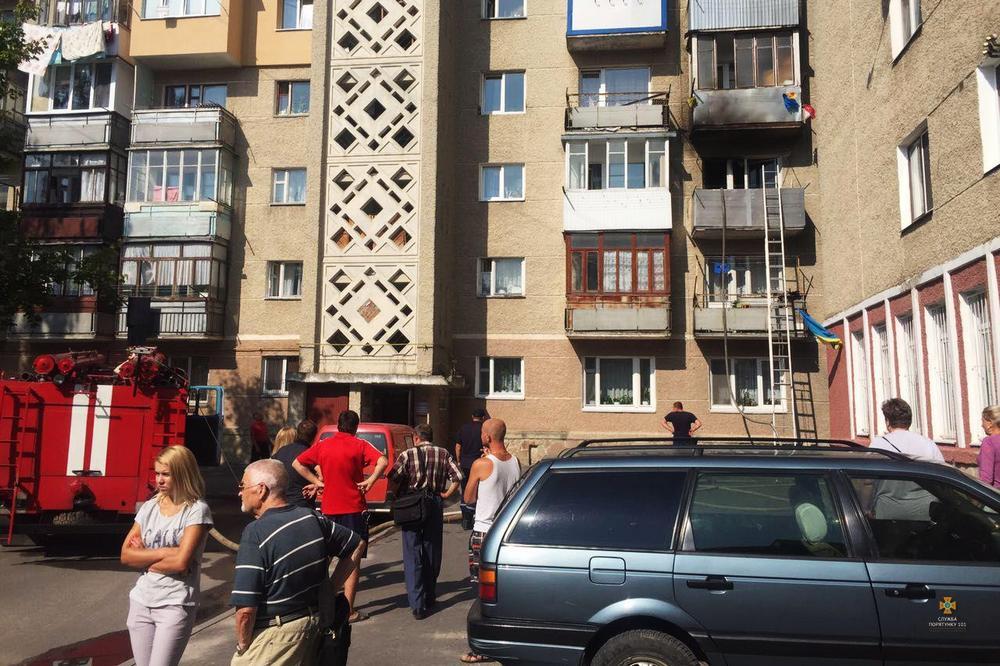 У Тернополі під час пожежі в багатоповерхівці евакуювали 8 осіб (фото) У Тернополі під час пожежі в багатоповерхівці евакуювали 8 осіб (фото)