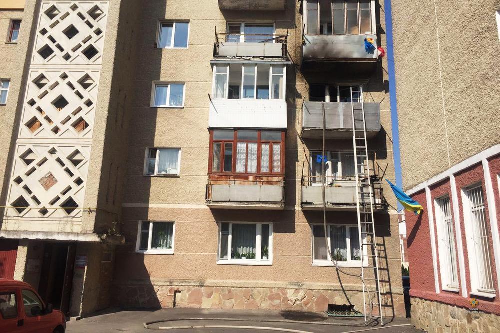 У Тернополі під час пожежі в багатоповерхівці евакуювали 8 осіб (фото) У Тернополі під час пожежі в багатоповерхівці евакуювали 8 осіб (фото)