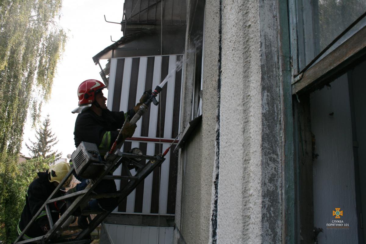 У Тернополі вдруге за тиждень через пожежу в багатоповерхівці евакуювали людей (фото)