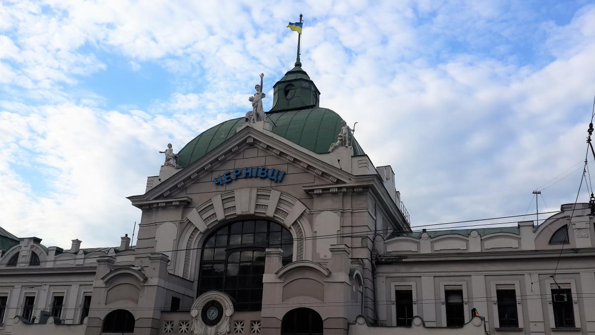 К зимним праздникам назначат дополнительные поезда из столицы в Черновцы  / фото Марина Григоренко