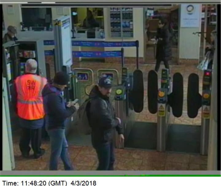 Боширов і Петров на вокзалі Солсбері 4 березня / REUTERS