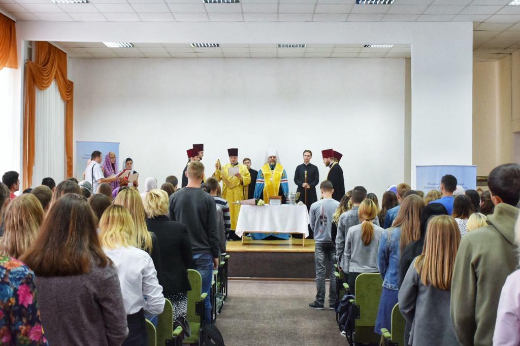 Митрополит Симеон благословил на обучение студентов / orthodox.vinnica.ua