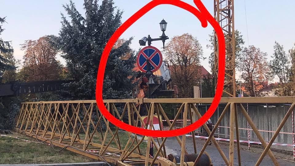 Инцидент произошел возле Драмтеатра / фото Віталій Глагола, Facebook Инцидент произошел возле Драмтеатра / фото Віталій Глагола, Facebook