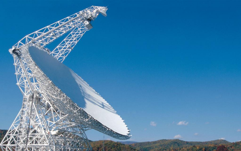 Сигналы были обнаружены при помощи радиотелескопа "Грин-Бэнк" / фото nrao.edu
