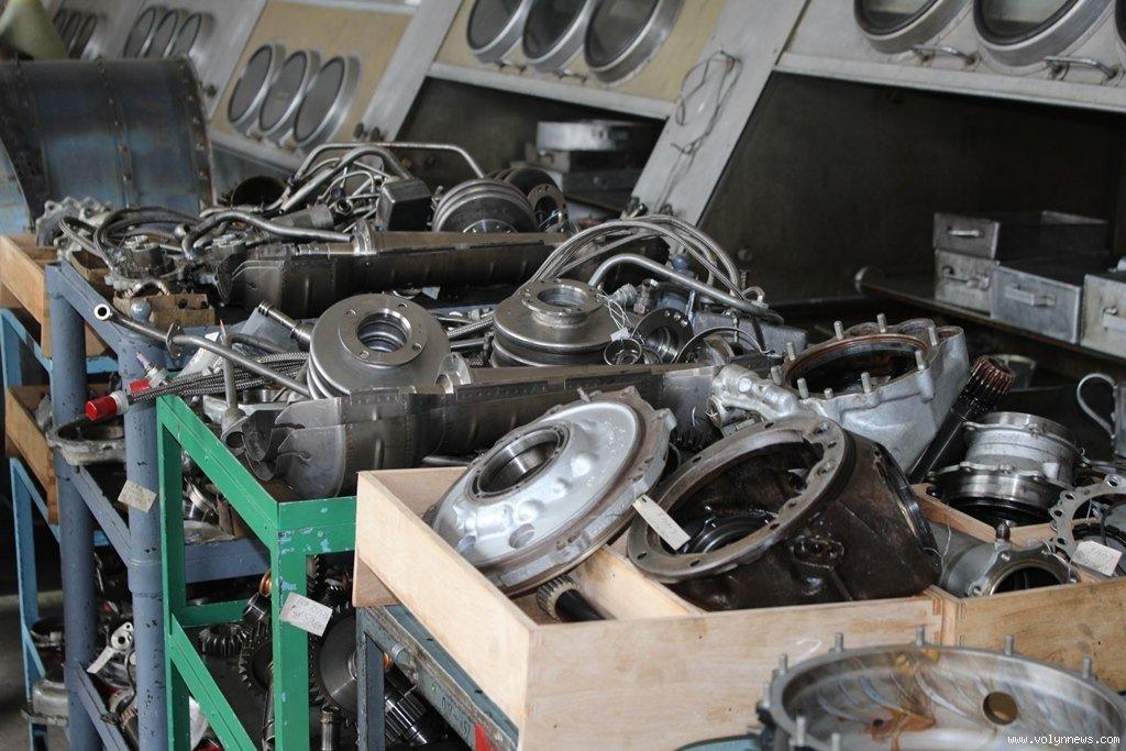 "Луцький ремзавод "Мотор" успішно освоїв виробництво 5500 авиадеталей / фото volynnews.com