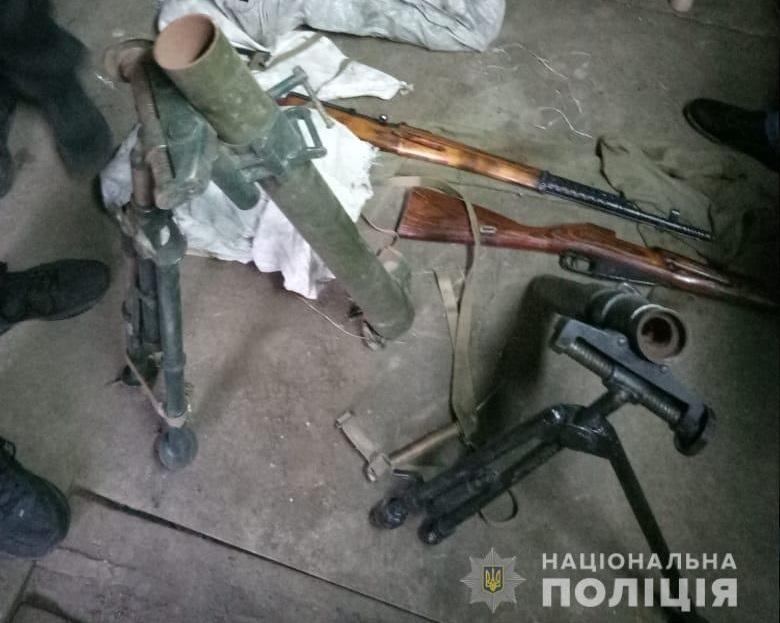 У жителя Одеської області вилучили арсенал зброї / фото npu.gov.ua У жителя Одеської області вилучили арсенал зброї / фото npu.gov.ua