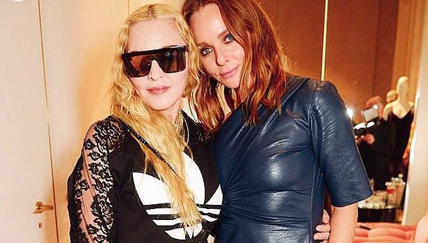 60-летняя Мадонна произвела фурор своим нарядом во время недели моды в Лондоне / Harper’s Bazaar