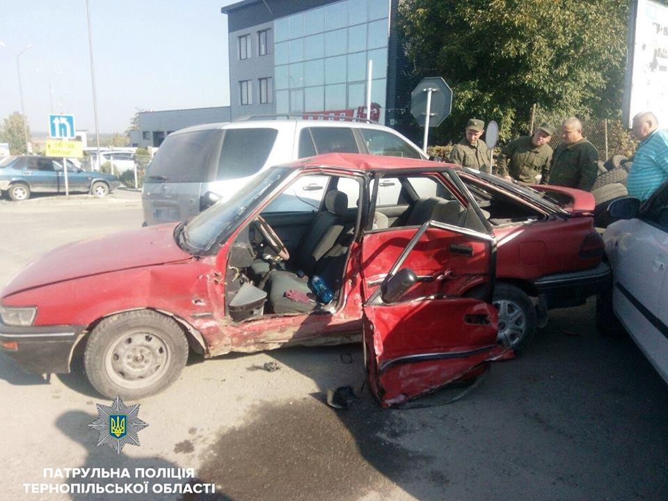 У Тернополі внаслідок ДТП пошкоджено 4 автомобілі (фото) У Тернополі внаслідок ДТП пошкоджено 4 автомобілі (фото)
