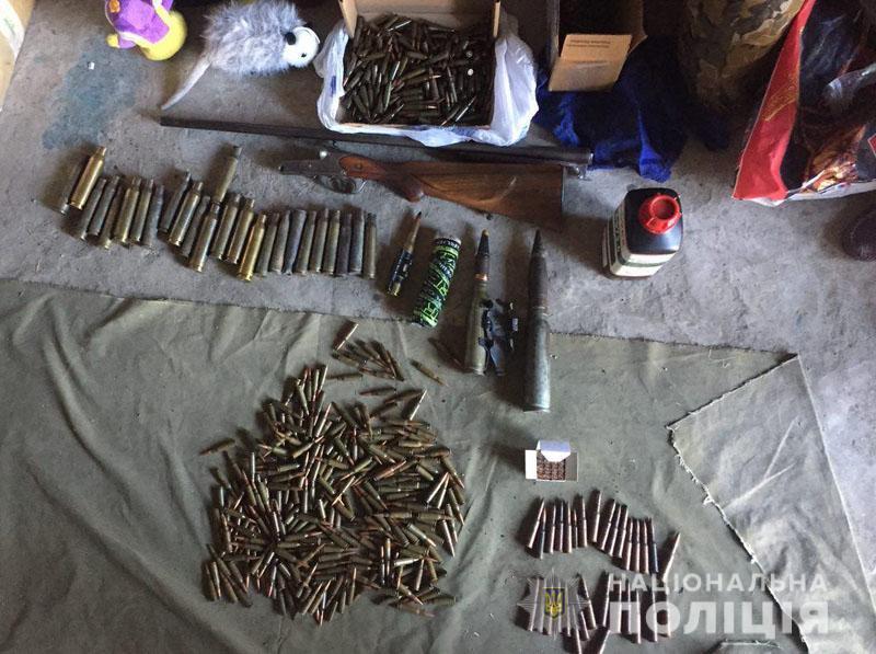 Патрони виготовляли прямо в приміщенні магазину штор / фото police.dn.ua Патрони виготовляли прямо в приміщенні магазину штор / фото police.dn.ua