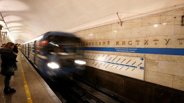 В метро Питера женщина родила ребенка / фото hotgeo.ru В метро Питера женщина родила ребенка / фото hotgeo.ru