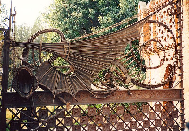 Ворота виллы Гуэля авторства отца и сына Гауди / Фото wikipedia.org