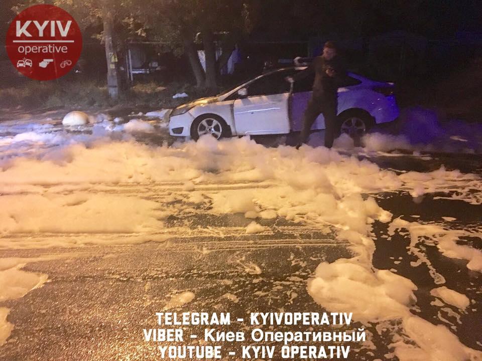 Чоловік зізнався, що підпалив машину на прохання товариша / facebook.com/KyivOperativ Чоловік зізнався, що підпалив машину на прохання товариша / facebook.com/KyivOperativ