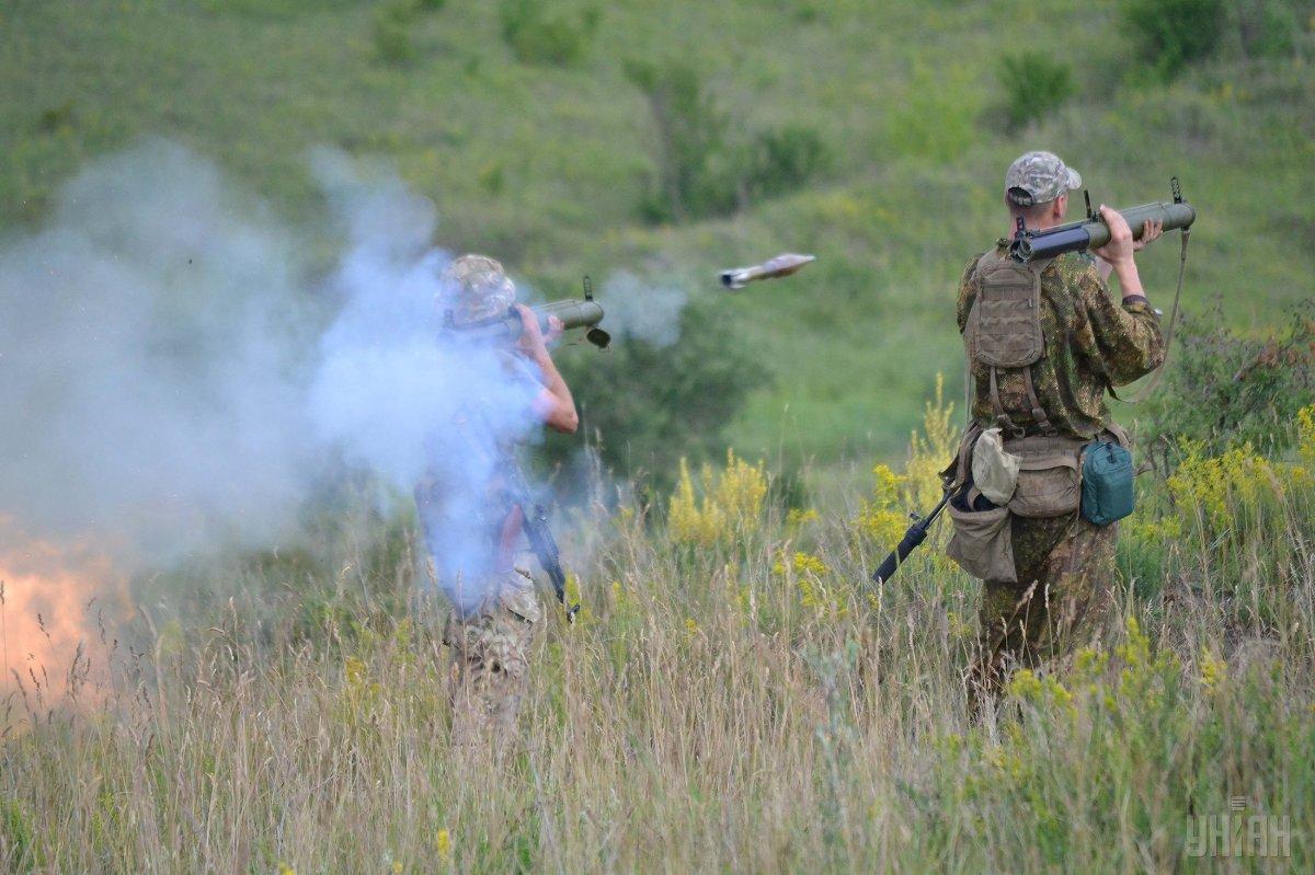 Від 7-ї години ранку бойовики вісім разів порушили режим припинення вогню на Донбасі / фото УНІАН Від 7-ї години ранку бойовики вісім разів порушили режим припинення вогню на Донбасі / фото УНІАН