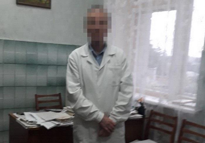 Лікар вимагав 140 тисяч гривень хабара від ветерана АТО / фото ssu.gov.ua Лікар вимагав 140 тисяч гривень хабара від ветерана АТО / фото ssu.gov.ua