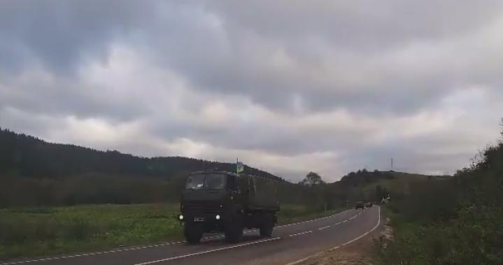 На Закарпаття їде військова техніка \ Анна Кульчицька На Закарпаття їде військова техніка \ Анна Кульчицька