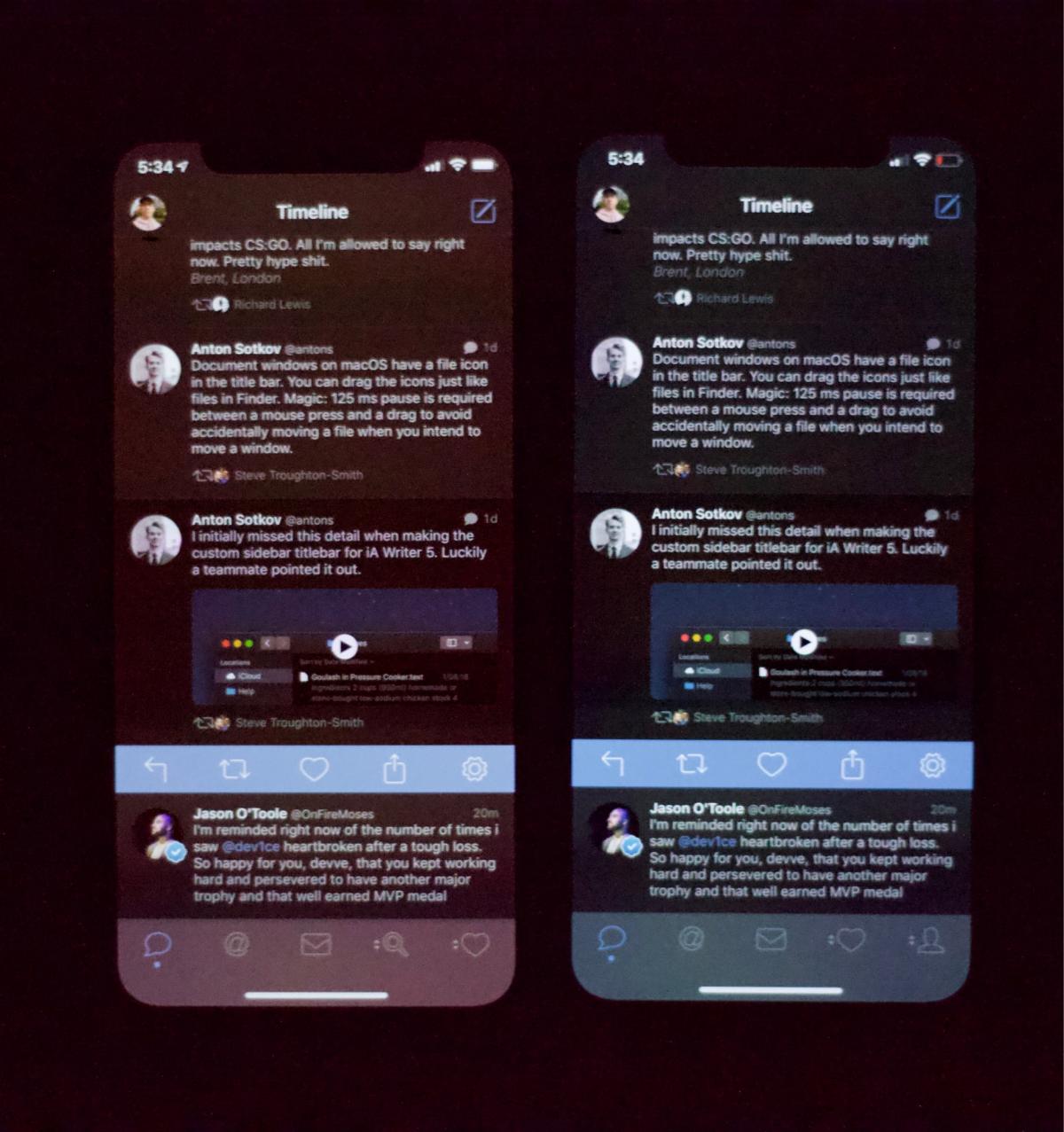 Экран iPhone XS (зліва) у порівнянні з экраном iPhone X (зправа) / фото reddit Экран iPhone XS (зліва) у порівнянні з экраном iPhone X (зправа) / фото reddit