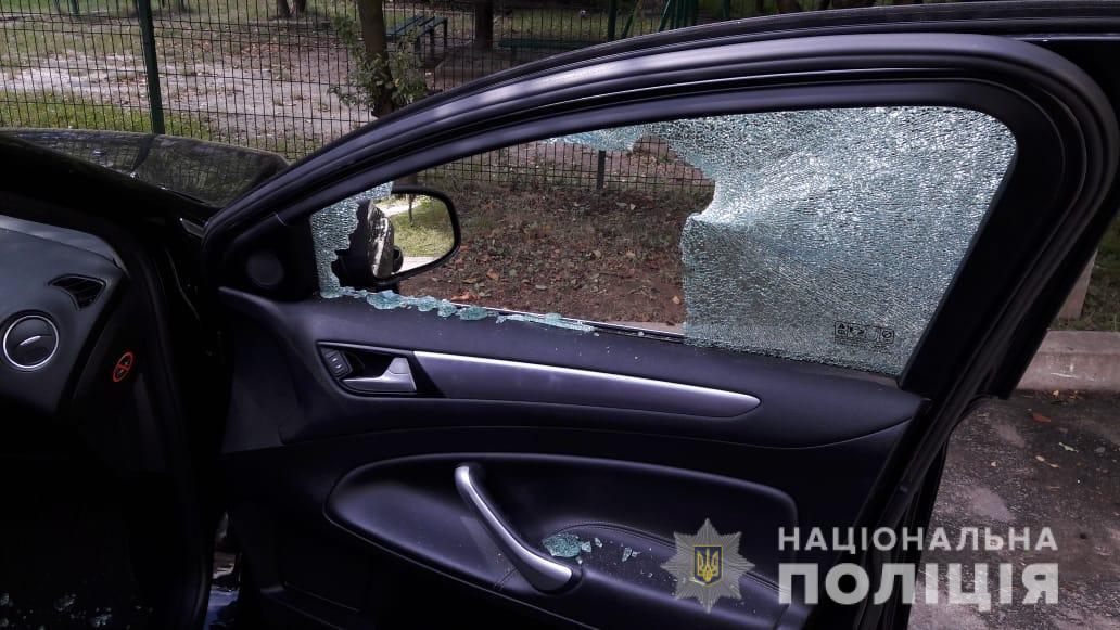 В Львове крымчанину в авто бросили гранату / фото lv.npu.gov.ua В Львове крымчанину в авто бросили гранату / фото lv.npu.gov.ua