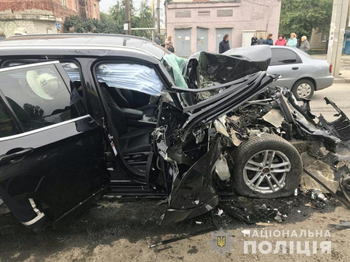 На месте происшествия работает следственно-оперативная группа / фото hk.npu.gov.ua На месте происшествия работает следственно-оперативная группа / фото hk.npu.gov.ua