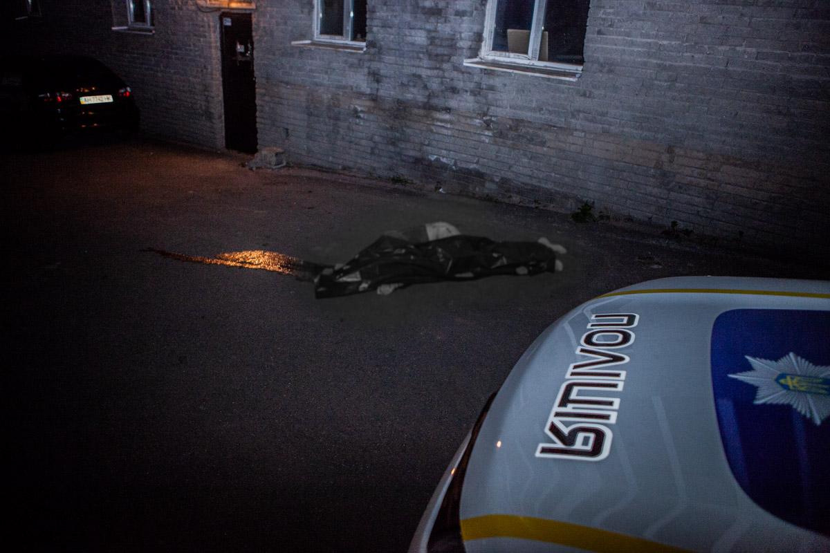 В Днепре молодой парень покончил с собой, выпрыгнув с балкона многоэтажки / фото Александр Лаур / Информатор В Днепре молодой парень покончил с собой, выпрыгнув с балкона многоэтажки / фото Александр Лаур / Информатор