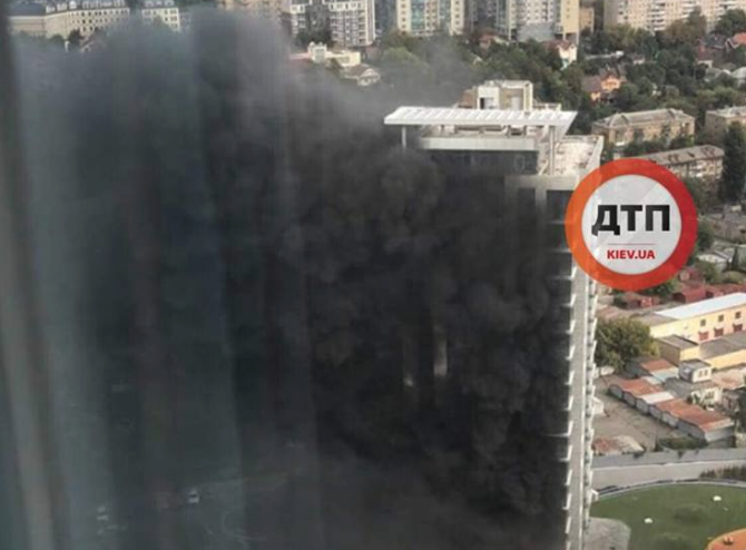 У центрі Києва горів елітний ЖК / фото dtp.kiev.ua