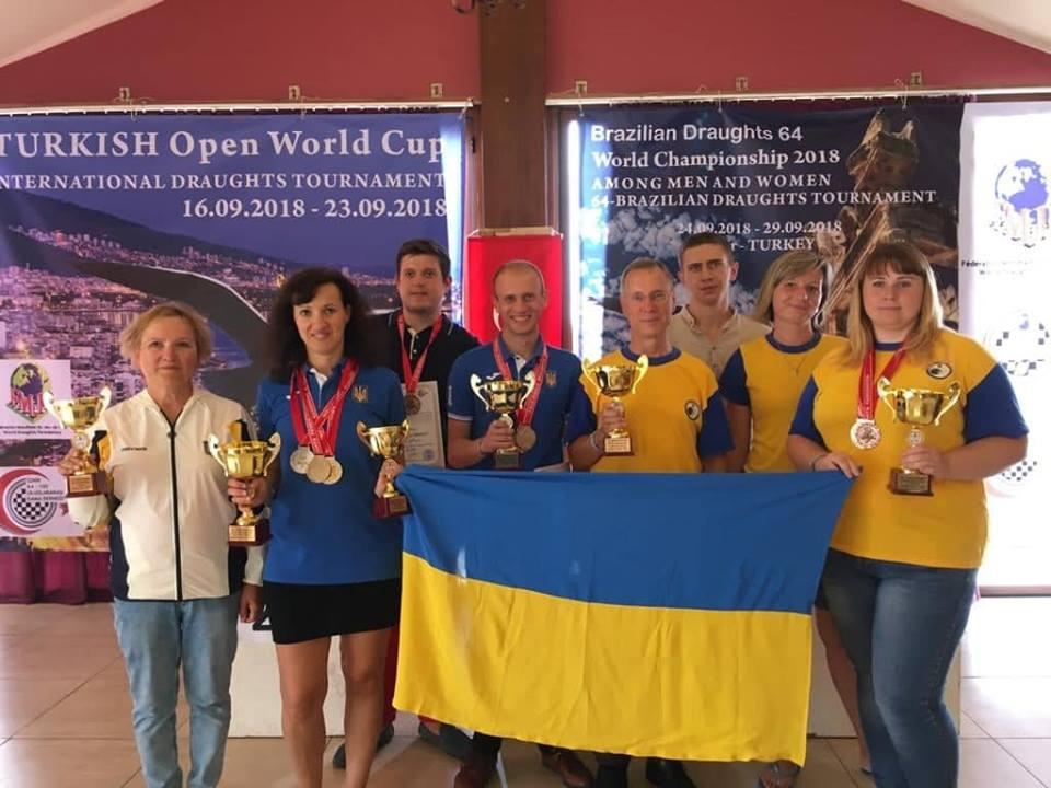 Збірна України з шашок завоювала на чемпіонаті світу шість медалей / facebook.com Збірна України з шашок завоювала на чемпіонаті світу шість медалей / facebook.com