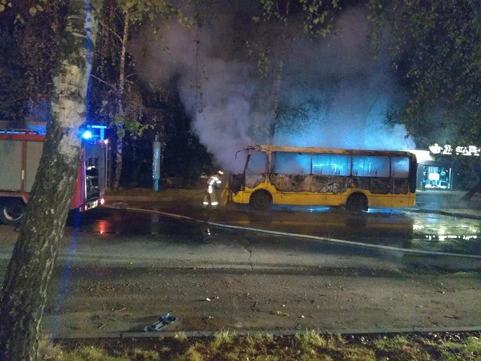 В Черновцах сгорела маршрутка / Facebook - Каким Урсатій В Черновцах сгорела маршрутка / Facebook - Каким Урсатій