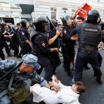 В России количество задержанных на митингах превысило 800 человек - правозащитники