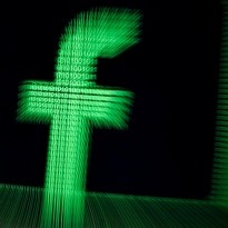 В работе Facebook, WhatsApp и Instagram произошел сбой