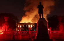Як у Бразилії рятували безцінні артефакти з головного музею країни під час жахливої пожежі (фоторепортаж, відео)