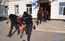 На Луганщине задержали "подрывника" школы, требовавшего переписать историю Украины (фото)