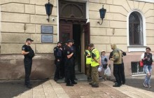 Экс-ректор ОНМедУ Запорожан пошёл на штурм вуза и заблокировал выдачу зарплат и стипендий