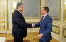 Порошенко наградил Волкера орденом князя Ярослава Мудрого