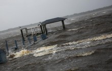 Hurricane Florence: Life-threatening storm starts to lash Carolinas – BBC